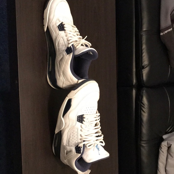 Jordan 4s - Picture 4 of 4